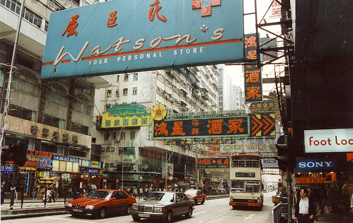 卖报的阿叔与他不变的早晨