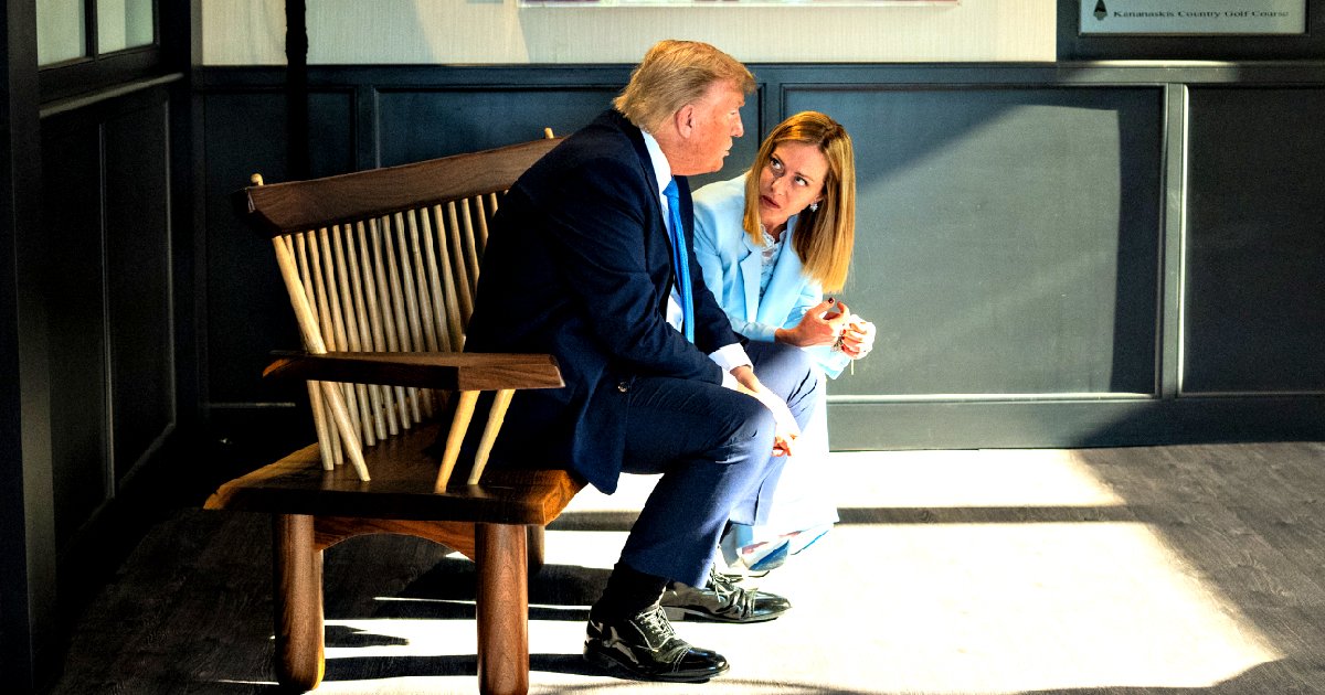 川普在北约峰会期间暗示将对意大利总理梅洛尼发出“限制令”，这是他最新一次在社交媒体上抨击这位前盟友