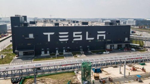 美国媒体披露，中国一些地方政府已下令禁止工作人员拥有特斯拉（Tesla）电动车。与此同时，中国国产电动车近期正以超低价格疯狂抢占中国市场。舆论认为，在中共政府的布局与压制下，特斯拉在中国的发展前途堪忧。 