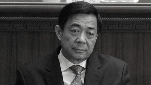 被称为习近平“反美国师”的张维为，日前为中共政治局高层“讲课”。随后，张当年吹捧薄熙来“做大事”的旧料也被曝光。引发热议。