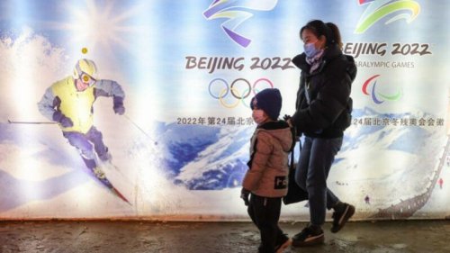 北京冬奥会定于2022年2月4日开幕，从2020年开始国际间持续有声音呼吁抵制。7日“对华政策跨国议会联盟”（IPAC）发声明抵制北京冬奥会，包括美国、英国及欧洲议会等11个议会立即跟进抵制，以抗议中共严重侵犯人权。 
