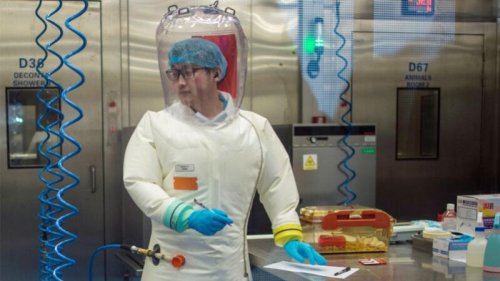 中国科学院武汉病毒研究所最近压力越来越大，实验室泄漏理论又重新受到重视。近日，两位美国专家表示，关键的基因证据可以证明，在从武汉实验室外泄之前，中共病毒（COVID-19）已经过设计，并具有超强的感染性。 