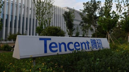 总统川普以国家安全为由，下令禁止TikTok和微信在美国的更新和使用。伪总统拜登签署一项行政命将其推翻，同时要求对来自中国等外国对手的应用程序所构成的安全风险展开评估。 美国国会共和党参议员霍利(Josh Hawley)认为，拜登撤销禁令是犯了大错 
