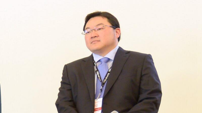 美国大陪审团对马来西亚神秘富商刘特佐和美国商人米歇尔(Prakazrel “Pras" Michel)提出新的刑事指控，指控他们通过游说活动，试图说服川普政府和司法部放弃对“一马发展有限公司”的腐败案的调查，并遣返在美国的中国富商郭文贵。 