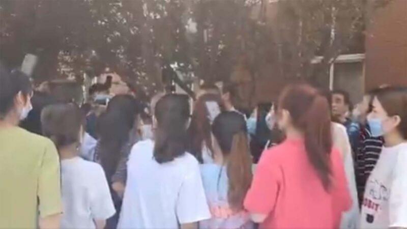 6月以来，中共教育部推行独立学院转设职业本科，引发多省学生抗议示威。目前江浙一带学生的抗争刚被镇压，网上又传出山西大学商务学院学生高喊“罢课”、以及遭公安殴打的视频。 