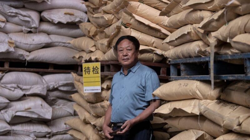 被称为“良心企业家”的河北民企大午集团创办人孙大午全家及下属，已被捕7个多月。消息称，孙大午的5名孙子、孙女，及许多下属的子女，由于父母被羁押而缺乏照顾。孩子们亲历目睹数百警察深夜砸破门窗而入，父母被暴力拘捕，他们饱受惊吓，受到严重的心理创伤。 