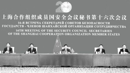 中共国务委员、公安部部长赵克志23日以视频方式出席上海合作组织会议，并发表讲话，传闻出逃的中共国安部副部长董经纬，陪赵克志开会的画面曝光。令外界颇感诡异。 