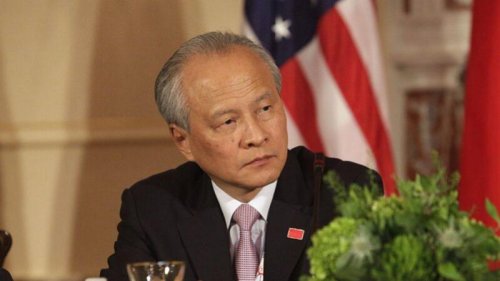 中共驻美大使崔天凯日前发表辞别信，他坦言中美关系正处在“关键十字路口”。外界分析，崔天凯在中美关系最脆弱的敏感时期离任，意味着“拜习会”再添变数，短期内可能不会举行。