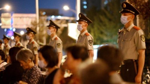 中共百年党庆将至，北京风声鹤唳，22日鸟巢（国家体育场）进行焰火彩排，周边地区全部戒严。知情网友披露，仅这次彩排就耗资7千万元。有专家则披露，有大约3万多军人入驻鸟巢。用这种隐密方式急调重兵入京。整个活动耗费的经济损失，将是天文数字。