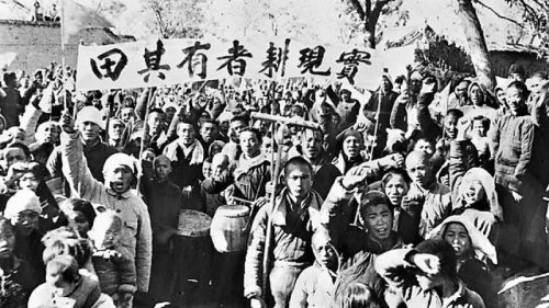 日前北京当局开会强调“共同富裕”、构建“三次分配”制度等，再度引发外界对中共“杀肥猪”抢夺私产的猜测。台媒引述中国学者指，中国一些演艺界人士和民营企业主可能最先遭殃。 