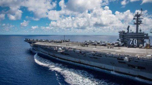 美国海军第七舰队阿利伯克级导弹驱逐舰“本福德”号（USS Benfold）9月8日在南海的南沙群岛附近航行，而此前几天，中共刚刚制定了包括该争议水域在内的新的海上安全规则。就此双方展开论战。
