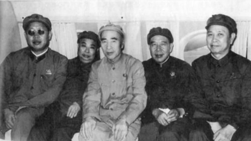 中共党刊《求是》9月16日在官网发文，延续近期官方论调强调“党指挥枪”的重要性，但罕见的是，文章直接提到“林彪策划武装政变”。这篇文章作者是中共军事科学院军队政治工作研究院。文章的焦点是军队指挥权的问题，在题目中就已写明：坚持党对军队绝对领导是建军之本强军之魂。 