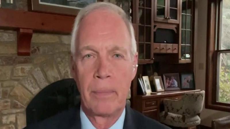 参议员Ron Johnson在接受Fox采访时说，辉瑞疫苗没有得到FDA的批准，FDA批准的是Comirnaty, 在美国没有上市，也找不到，FDA只是用这个被批准的药物做了鱼饵，偷梁换柱的在全美推广使用辉瑞疫苗。他给FDA发过信要求FDA解释，FDA承认。