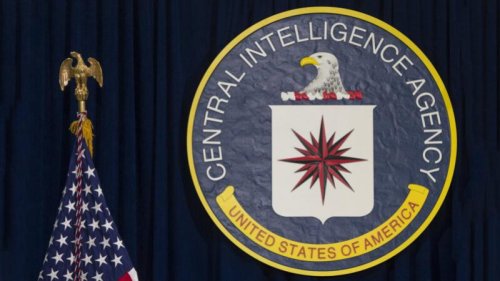  美国中央情报局（CIA）最近向其在世界各地的驻地和基地发出电报，告知他们有大量从其他国家招募的为美国从事间谍活动的线人被杀或被抓，提醒他们要专注于提高安全措施。 