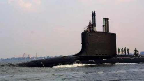 美国司法部10月10日表示，一名美国海军核工程师和他的妻子被指控向一名伪装成外国特工的卧底FBI特工出售有关核潜艇的机密信息。  