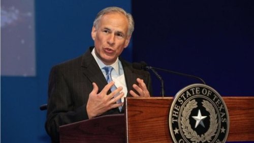 美国共和党德克萨斯州州长阿博特(Greg Abbott)，对他所称的拜登政府的“欺凌”作出回应，阿博特宣布禁止任何实体，包括私人雇主，在德州进行所有COVID-19疫苗的强制接种。 