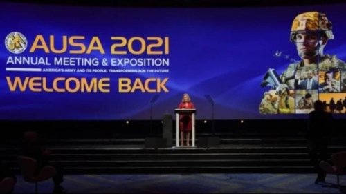 美国陆军部长本周在美国陆军协会年会上表示，美军必须转型以应对中共这个最大威胁。