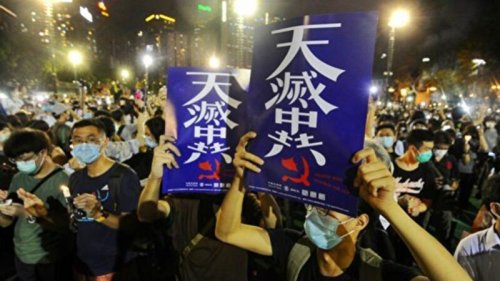 中共正加强对强社会控制，防堵西方民主价值观。日前中共政府再次清理“洋地名”，河南新乡下令十几个小区改名。还有党媒鼓动香港的维多利亚公园跟进。网民讥讽，江西的“苏维埃”旧址要不要改？ 