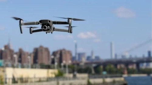 美国联邦通信委员会的主要共和党籍专员呼吁完全禁止中国大疆公司制造的无人机，因为这种无人机对美国的国家安全构成威胁。