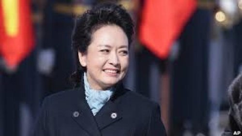 为习近平连任造势，彭丽媛向美国伸出橄榄枝?