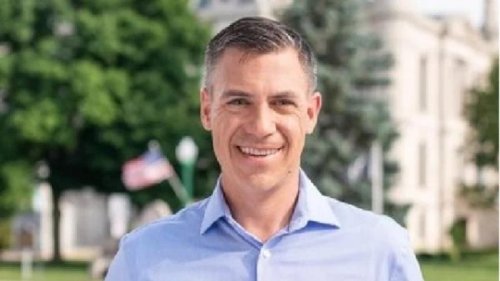 美国国会众议员吉姆．班克斯（Jim Banks）11月10日（周三）致信众议院行政主席，要求撤掉在国会大厦里免费派送的英文版《中国日报》，制止中共在美国国会里进行宣传渗透。 