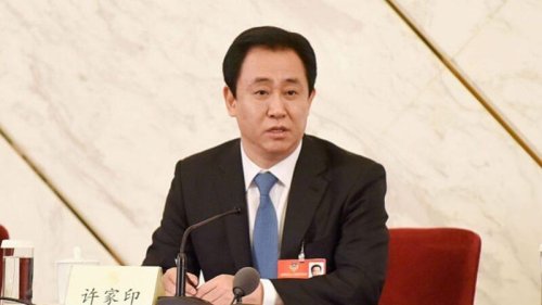 中国恒大集团债务危机至今，中共官方未伸手援助。近期消息指，恒大创办人许家印自7月以来，已通过变卖个人资产等方式累计投入超过70亿元人民币为企业续命。 