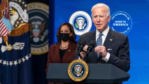 拜登近日民调再创新低达30%，贺锦丽支持度更低，堪称美国史上最不受欢迎的副总统。CNN11月15日的报导爆出她已被边缘化，政治前途堪忧。CNN罕见揭拜登贺锦丽内斗。 