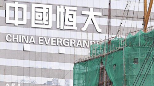 身陷债务危机的中国恒大集团于去年圣诞及今年中秋，曾将价值港币3388元的五星级酒店果篮，送给香港入境事务处官员，引发舆论关注。