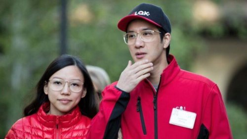 歌手王力宏和前妻李靓蕾离婚事件持续发酵。王力宏12月20日在脸书发道歉声明，并宣布暂时退出娱乐圈。此前一天，李靓蕾发出七条声明，限王力宏19日下午3点前公开道歉。 