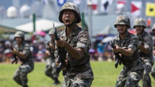 中共驻港部队司令员近日换人，武警部队副参谋长彭京堂少将接替原司令员陈道祥，担任驻港部队新任司令员。这也是香港主权移交以来，驻港部队司令员首次来自中共武警部队。