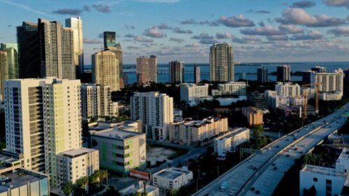 近几个月来，全美国各地的租金价格一直在上涨，进入2022年后涨幅更大、范围更广，迫使数百万美国人重新评估他们的生活状况。