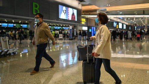 上海等中国众多城市实行的严苛封城政策，引发越来越多民众的不满，大批国人想移民和留学或其它方式出国。而中共海关则加强了管控，多地传出剪护照，甚至剪绿卡。网上还传出上海浦东机场严查“恶意出境”的消息。