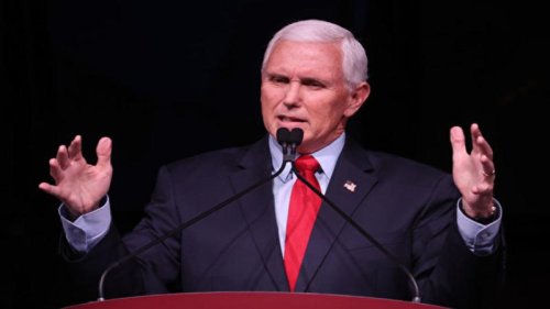 前美国副总统迈克‧彭斯（Mike Pence）周五（5月13日）宣布，他支持乔治亚州州长布赖恩‧肯普（Brian Kemp）竞选连任，并将在共和党初选前夕为其拉票。这一立场与总统川普相反，他支持前联邦参议员大卫‧珀杜（David Perdue）。