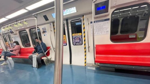 北京疫情封控日益严厉，5月16日，北京地铁13号线五道口站封站，列车通过不停车。截至目前，北京92个地铁站关闭，市民抱怨政府人为地制造出行困难。
