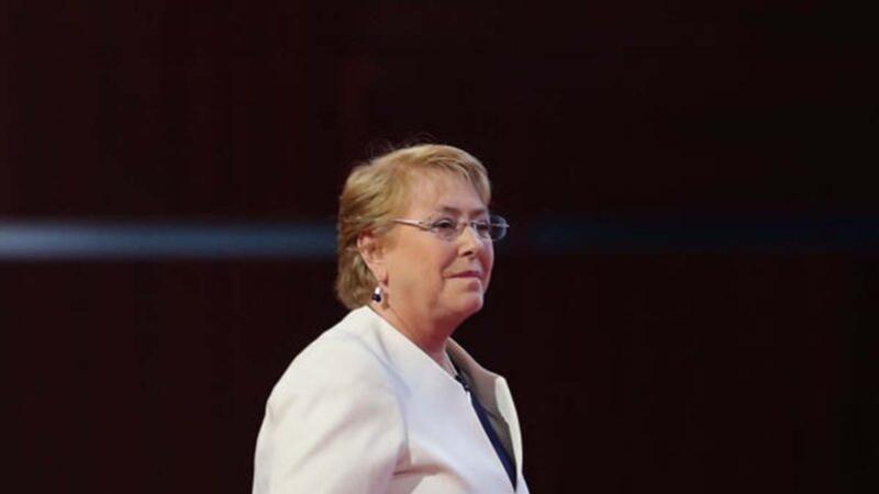 中共官媒宣称，联合国人权事务高级专员米歇尔·巴切莱特(Michelle Bachelet)在访问中国时，对中国“保护人权”等方面的成就表示“钦佩”，导致海外批评巴切莱特的声浪井喷。为此联合国人权高专办发布了巴切莱特相关讲话的原文和音像辟谣，显示中共官媒的说法存在歪曲与虚构。