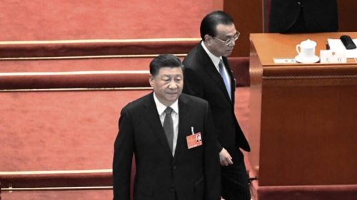 中共总理李克强日前在全国逾10万官员参与的经济会议上，承认中国经济状况恶劣，并督促地方政府提振经济。但李克强似乎“无力回天”，他的讲话连夜被党媒否决。