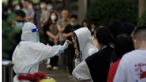北京中同蓝博医学实验室日前被查，公司中有8人被公安抓捕。这是在最近10天内，第三家承担北京市中共病毒（COVID-19）核酸检测工作的机构触雷，此前已有23名核酸检测机构的人员被刑拘。北京市官方放话：将加大对核酸检测机构的督查力度。舆论称，在中国，核酸检测恐成高危职业。
